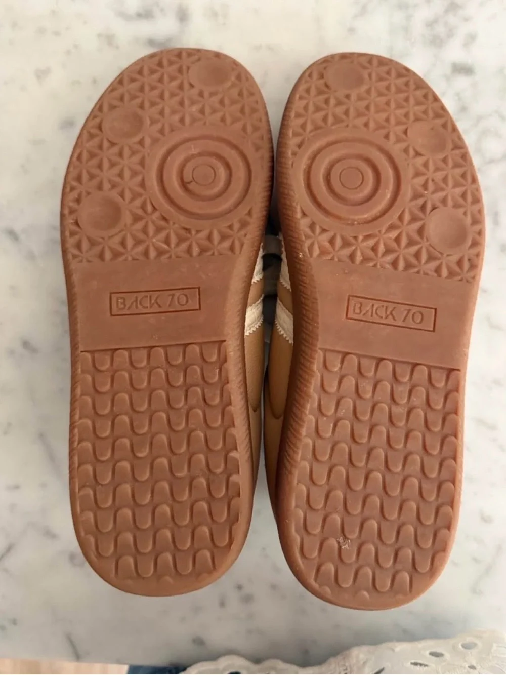 Back 70 neutral beige